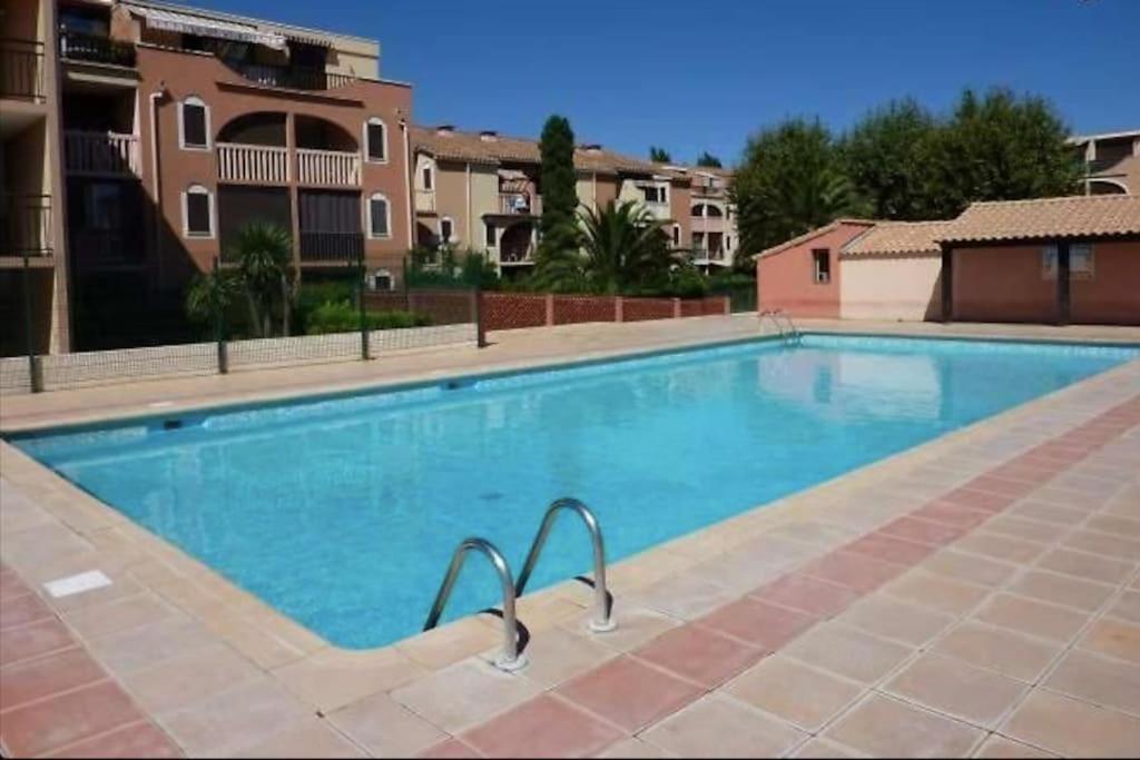 121 Apartment *